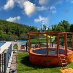 Mobilhome Chataignier 4p Climatise Casa de Férias Saint-Martial-de-Nabirat